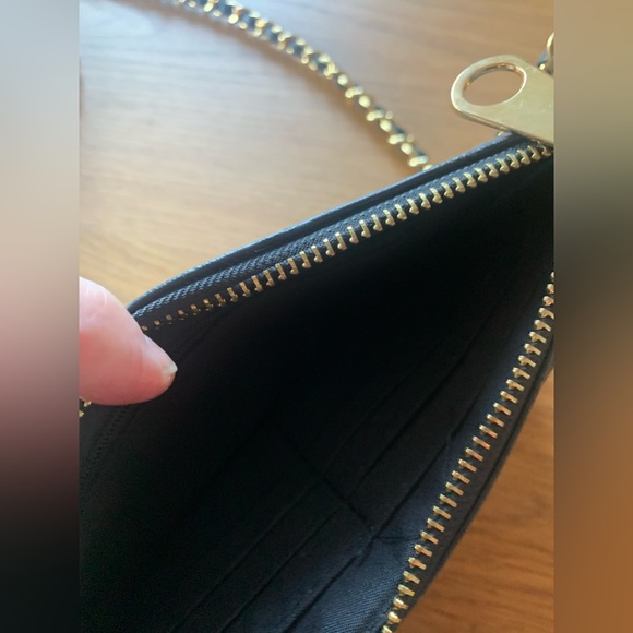 Zip vegan crossbody/ shoulder bag black with gold tone hardware and chain - Picture 2 of 5